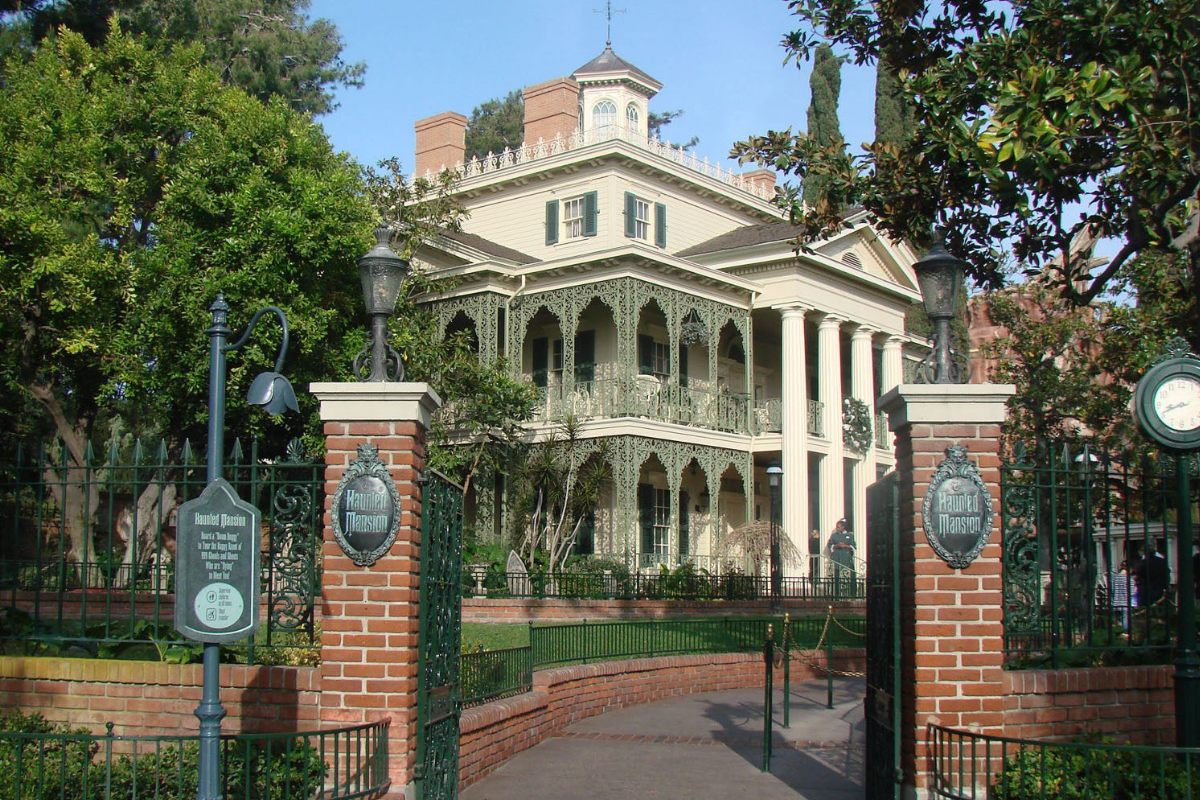 Guest Died on Disneyland’s Haunted Mansion