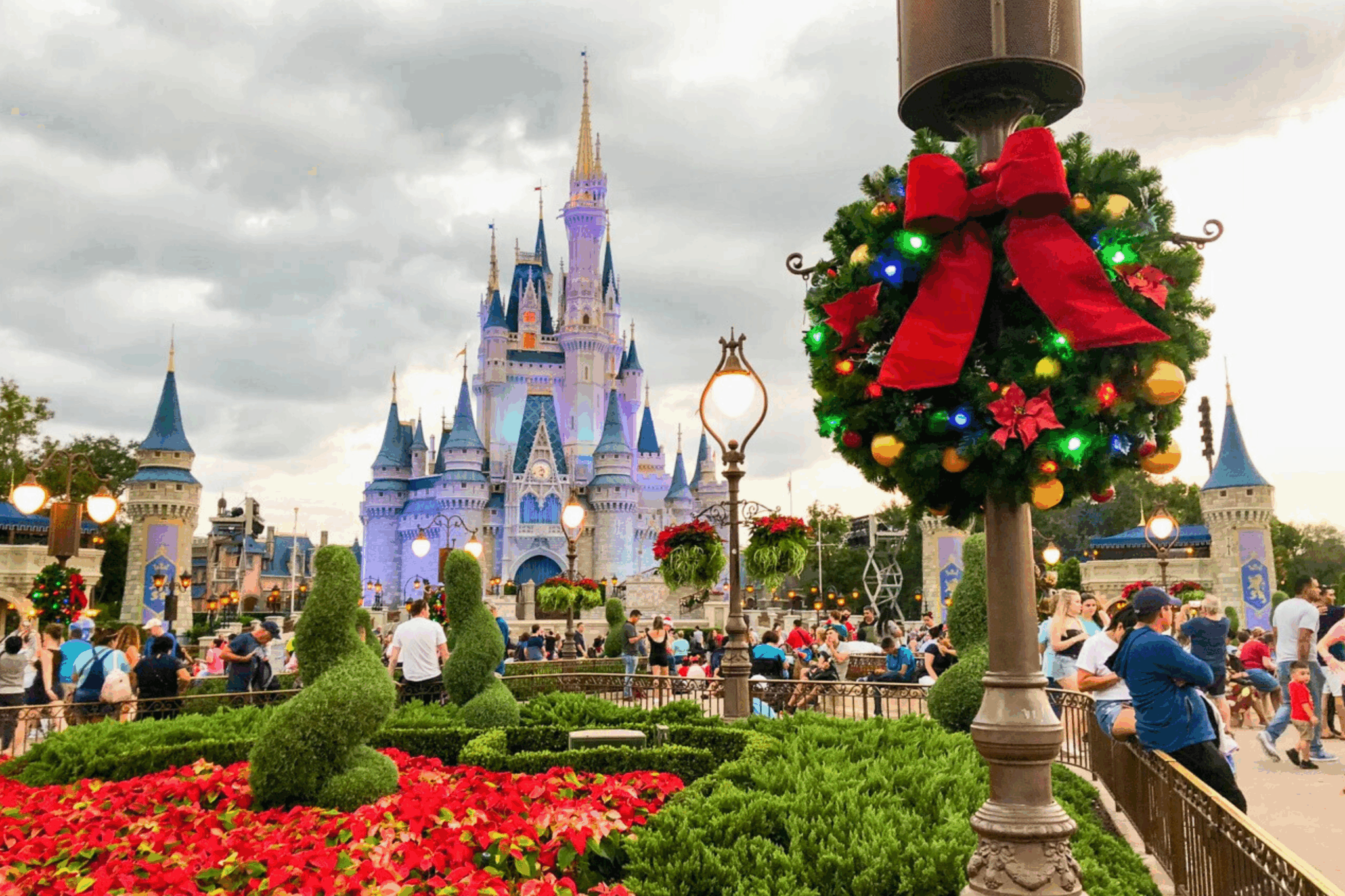 how long does disney keep christmas decorations up